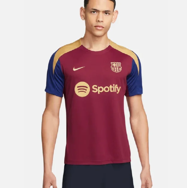 FC-Barcelona-Garnet-Training-Shirt-2.webp